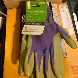 Garden gloves NWT